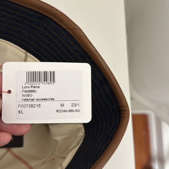 *NEW* LORO PIANA Men’s Denim Style Bucket Hat
Size XL - Picture 5 of 5